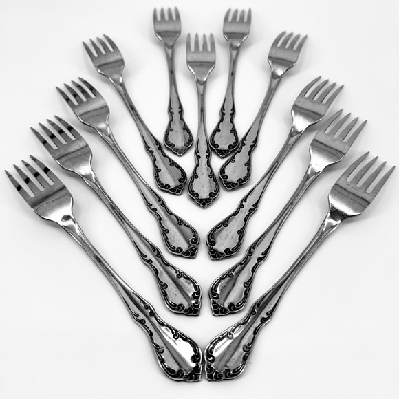 56 Pc. Oneida Stainless Profile St. Louis Silverware/Flatware Set - Picture 7 of 16